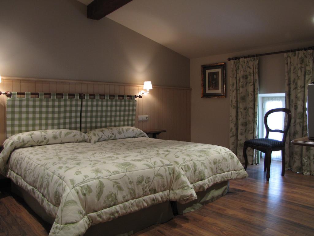 Hostal Beti-Jai Аойс Номер фото